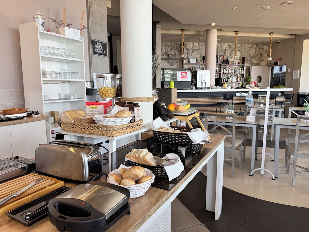 Holiday Club Jardin Amadores — Restaurant & bars in Puerto Rico, Canary Islands