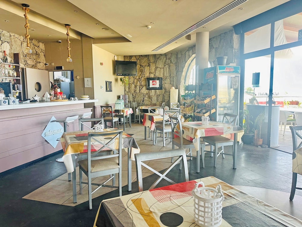 Holiday Club Jardin Amadores — Restaurant & bars in Puerto Rico, Canary Islands