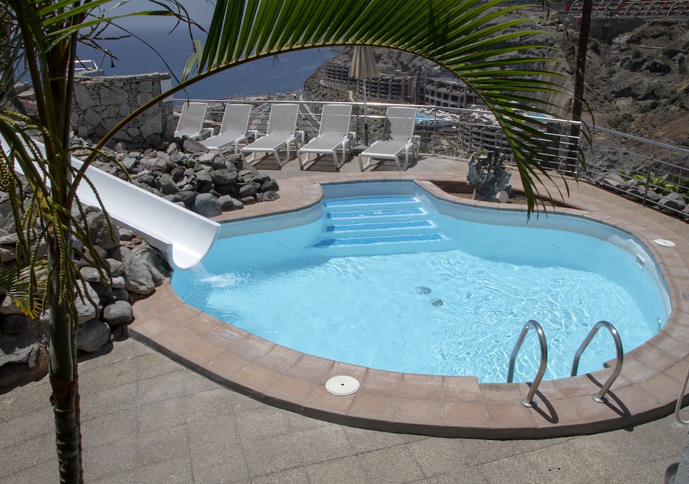 Holiday Club Jardin Amadores — Swimming pool in Puerto Rico, Canary Islands
