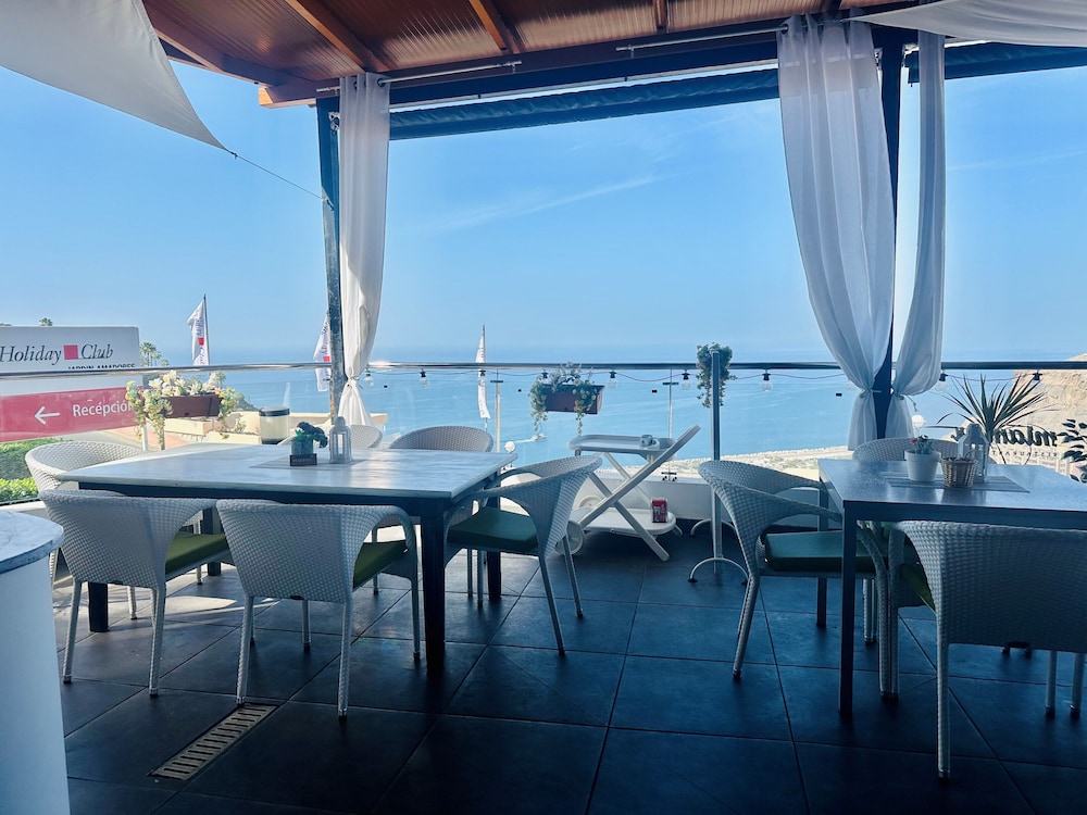 Holiday Club Jardin Amadores — Restaurant & bars in Puerto Rico, Canary Islands