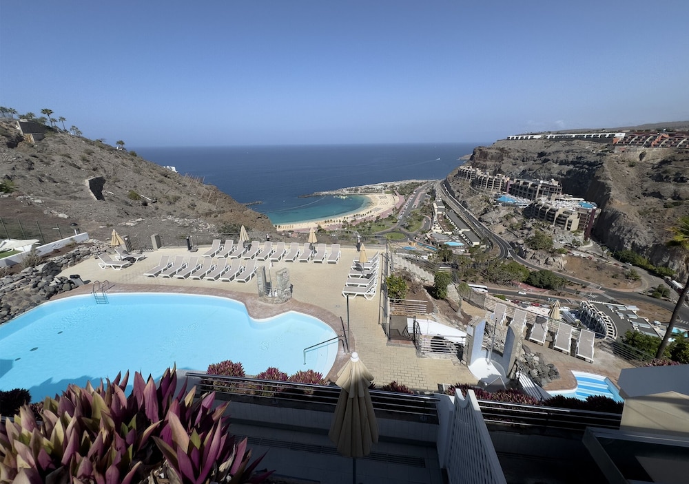 Holiday Club Jardin Amadores — Swimming pool in Puerto Rico, Canary Islands