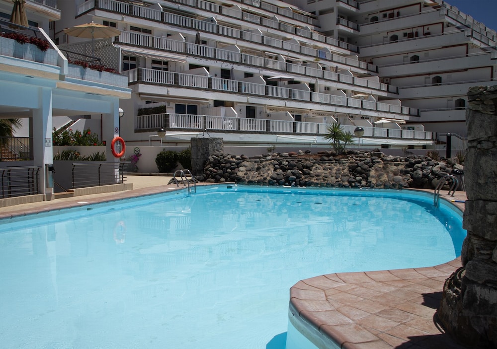 Holiday Club Jardin Amadores — Swimming pool in Puerto Rico, Canary Islands