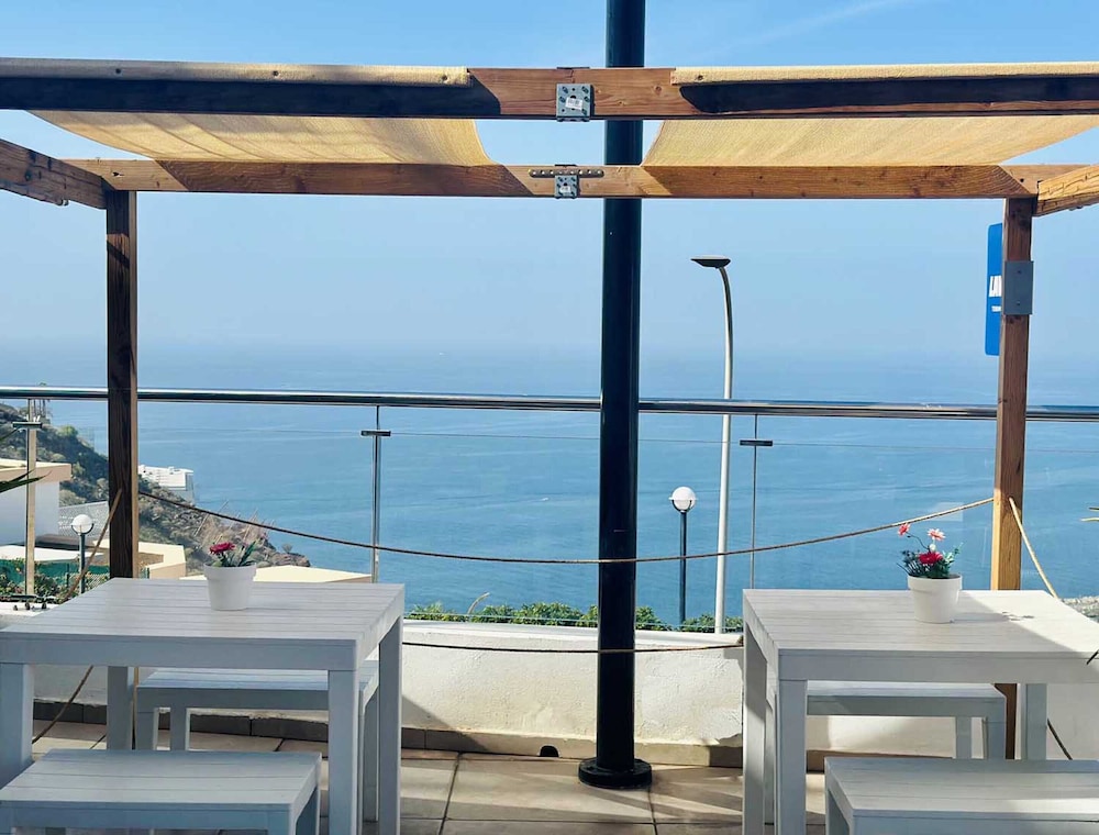 Holiday Club Jardin Amadores — Restaurant & bars in Puerto Rico, Canary Islands