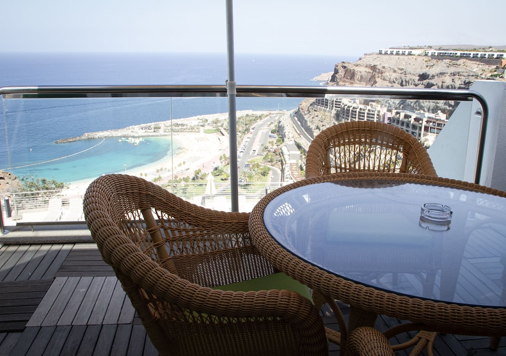 Holiday Club Jardin Amadores — Hotel rooms in Puerto Rico, Canary Islands