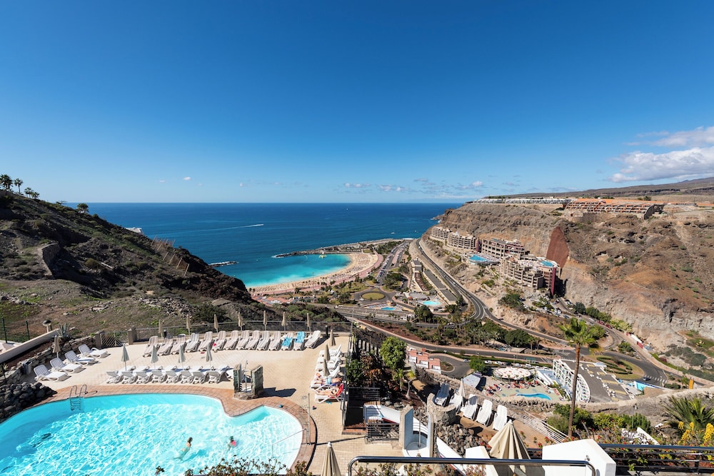 Holiday Club Jardin Amadores — Swimming pool in Puerto Rico, Canary Islands