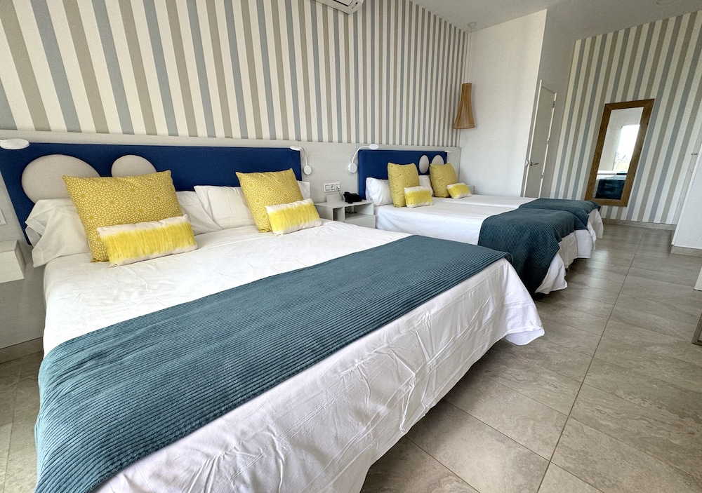 Holiday Club Jardin Amadores — Hotel rooms in Puerto Rico, Canary Islands