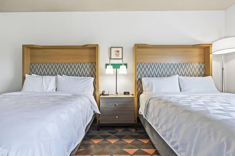Holiday Inn St. Petersburg West by IHG — Hotel rooms in Gulfport, Florida