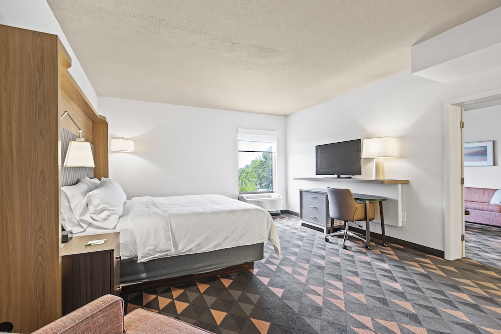 Holiday Inn St. Petersburg West by IHG — Hotel rooms in Gulfport, Florida