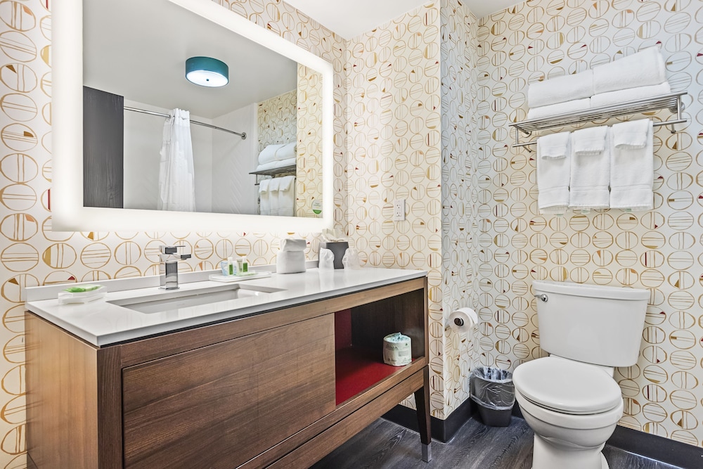 Holiday Inn St. Petersburg West by IHG — Hotel rooms in Gulfport, Florida