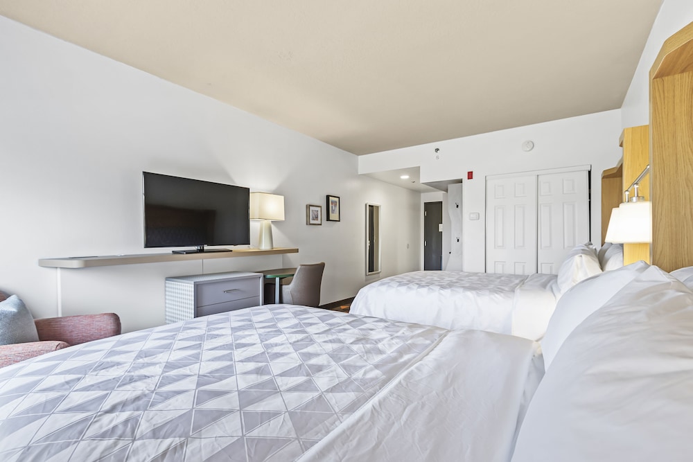 Holiday Inn St. Petersburg West by IHG — Hotel rooms in Gulfport, Florida