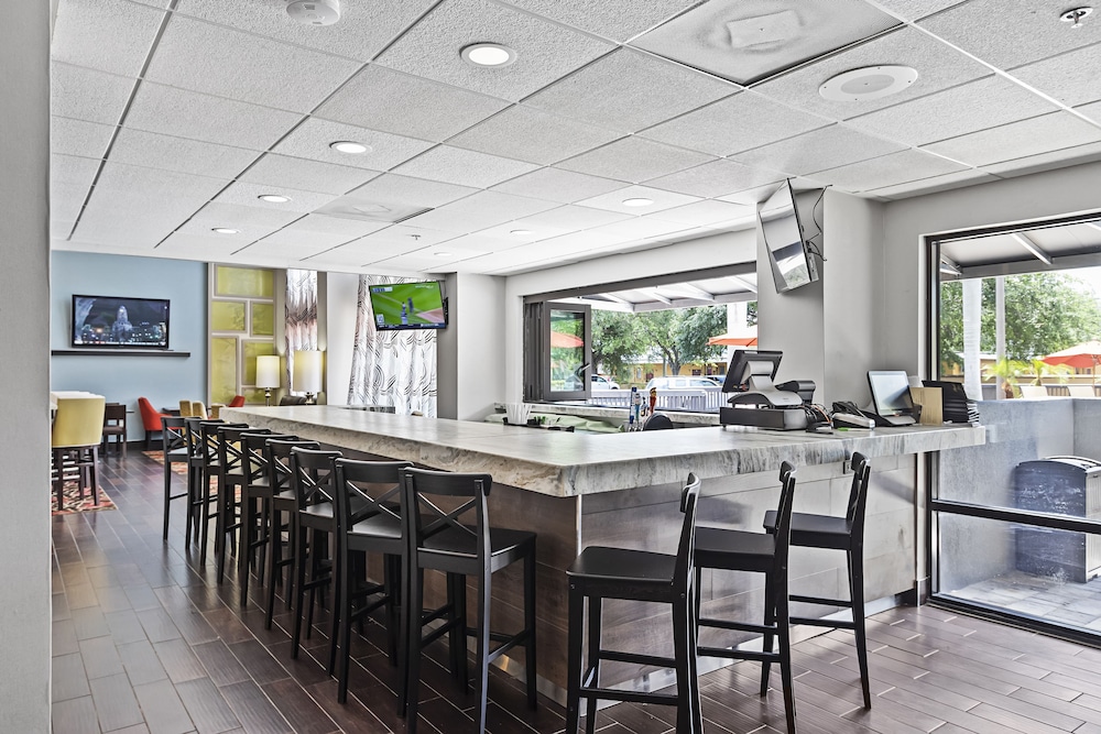 Holiday Inn St. Petersburg West by IHG — Restaurant & bars in Gulfport, Florida