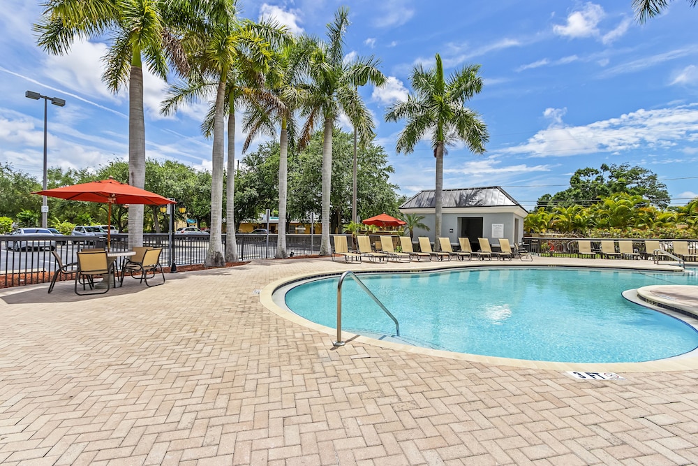 Holiday Inn St. Petersburg West by IHG — Swimming pool in Gulfport, Florida