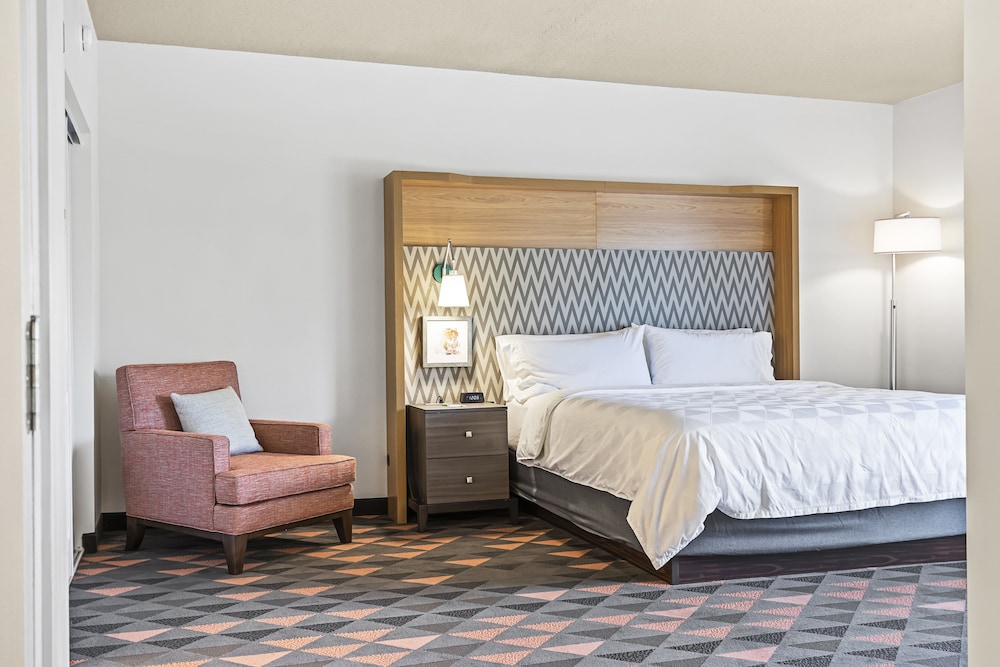 Holiday Inn St. Petersburg West by IHG — Hotel rooms in Gulfport, Florida