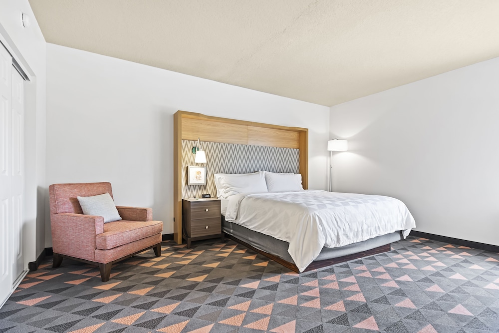 Holiday Inn St. Petersburg West by IHG — Hotel rooms in Gulfport, Florida