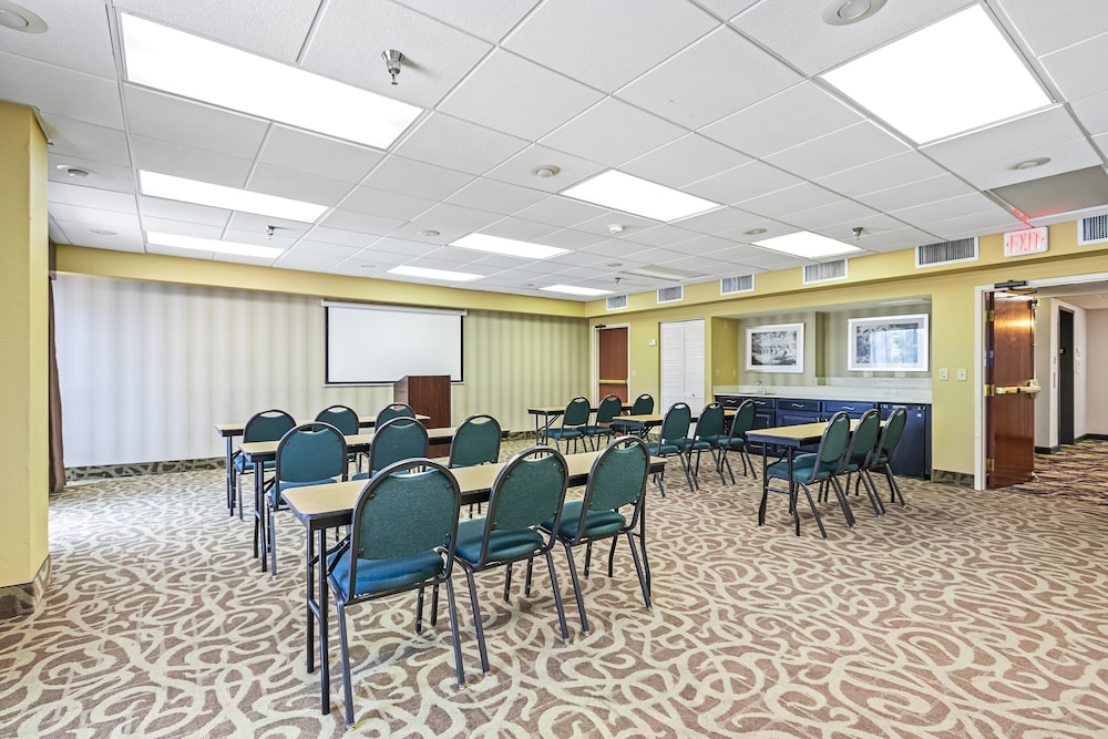 Holiday Inn St. Petersburg West by IHG — Hotel building in Gulfport, Florida