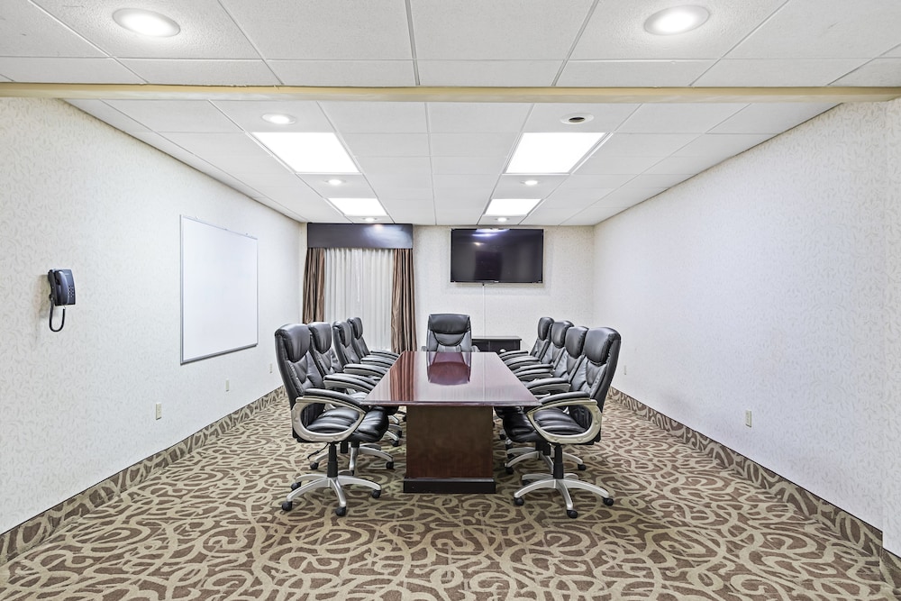 Holiday Inn St. Petersburg West by IHG — Hotel building in Gulfport, Florida