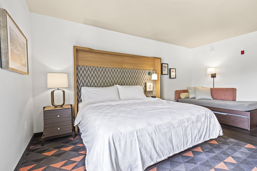 Holiday Inn St. Petersburg West by IHG — Hotel rooms in Gulfport, Florida