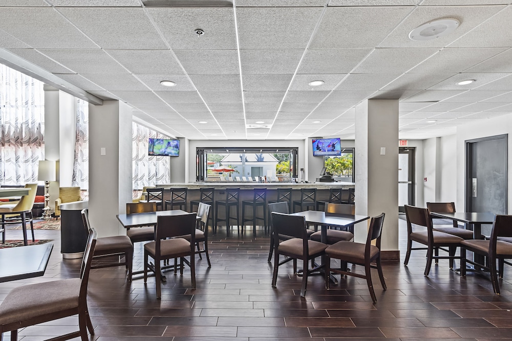 Holiday Inn St. Petersburg West by IHG — Restaurant & bars in Gulfport, Florida