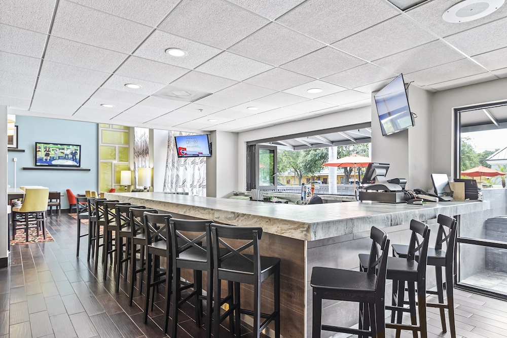 Holiday Inn St. Petersburg West by IHG — Restaurant & bars in Gulfport, Florida