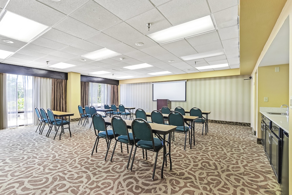 Holiday Inn St. Petersburg West by IHG — Hotel building in Gulfport, Florida