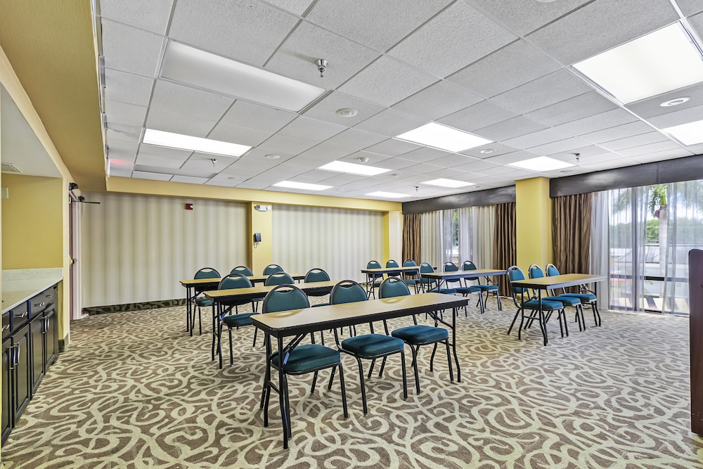 Holiday Inn St. Petersburg West by IHG — Hotel rooms in Gulfport, Florida