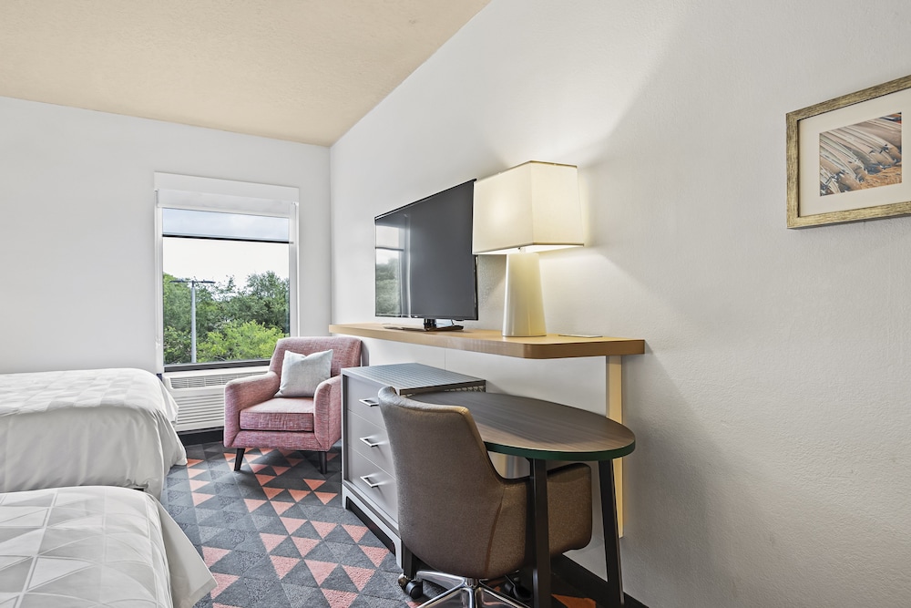 Holiday Inn St. Petersburg West by IHG — Hotel rooms in Gulfport, Florida