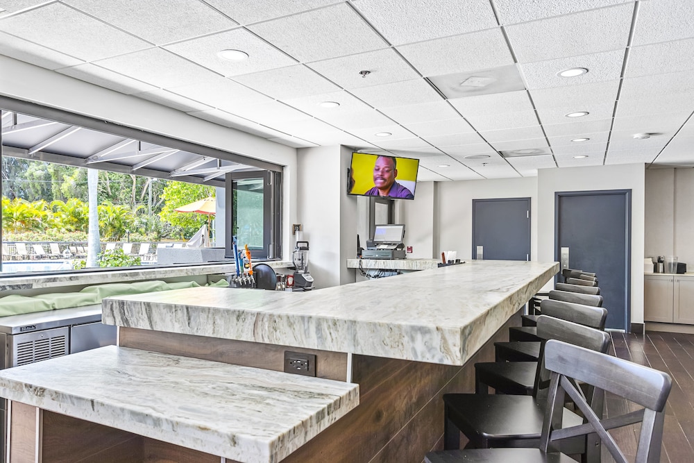 Holiday Inn St. Petersburg West by IHG — Restaurant & bars in Gulfport, Florida
