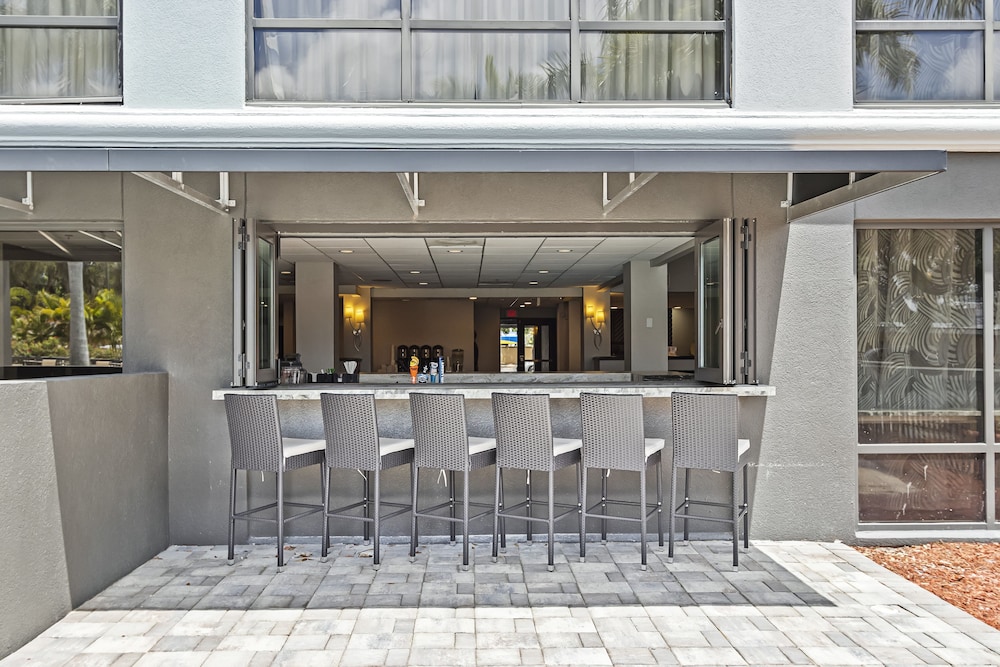 Holiday Inn St. Petersburg West by IHG — Restaurant & bars in Gulfport, Florida
