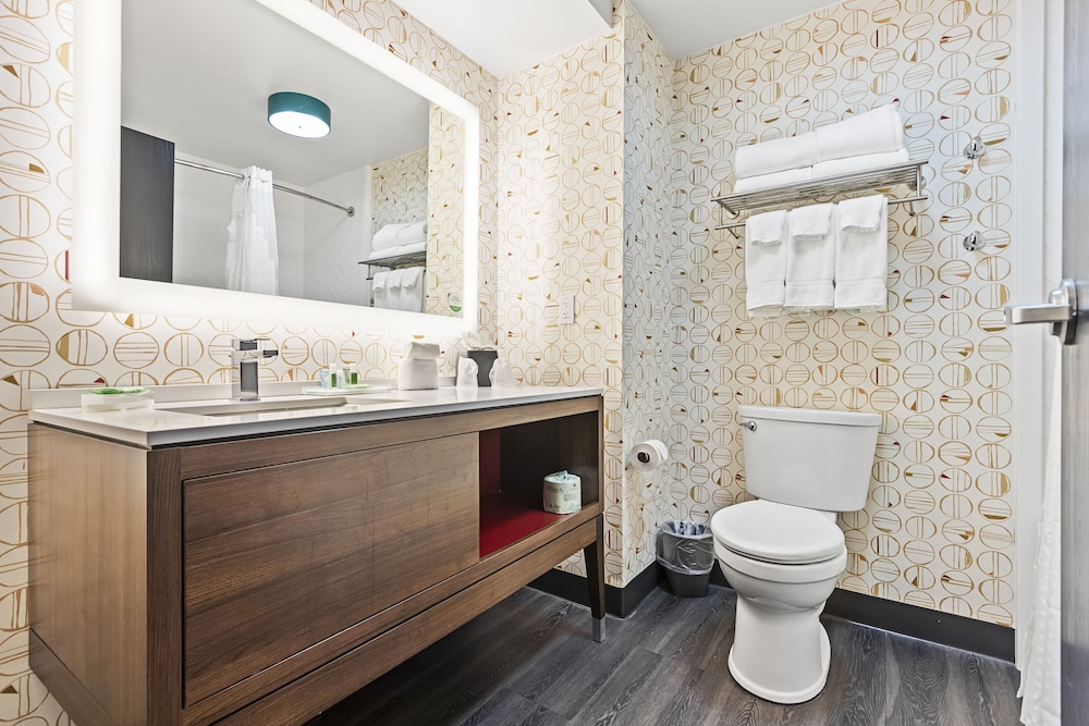 Holiday Inn St. Petersburg West by IHG — Hotel rooms in Gulfport, Florida