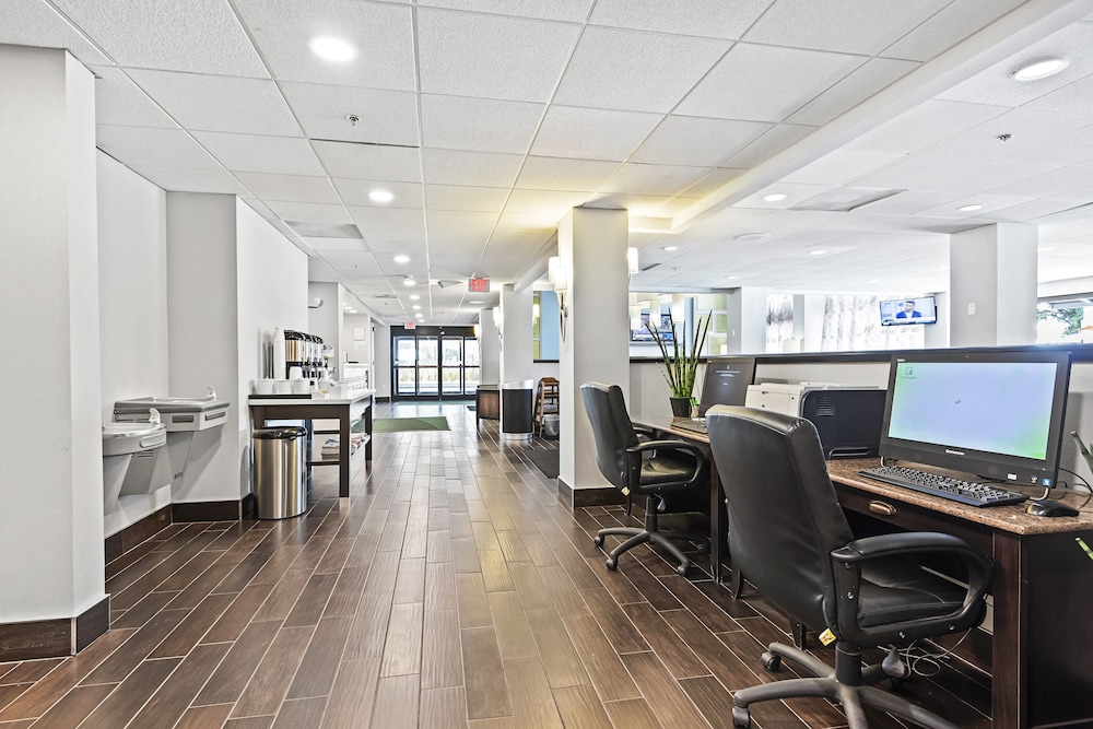 Holiday Inn St. Petersburg West by IHG — Hotel building in Gulfport, Florida