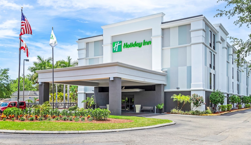 Holiday Inn St. Petersburg West by IHG — Hotel building in Gulfport, Florida