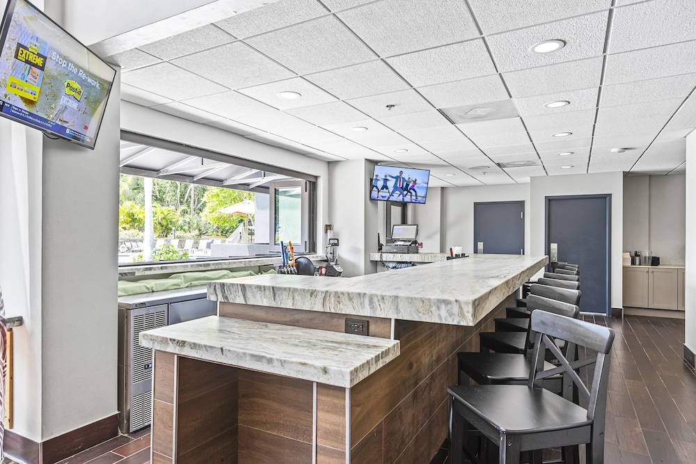Holiday Inn St. Petersburg West by IHG — Restaurant & bars in Gulfport, Florida