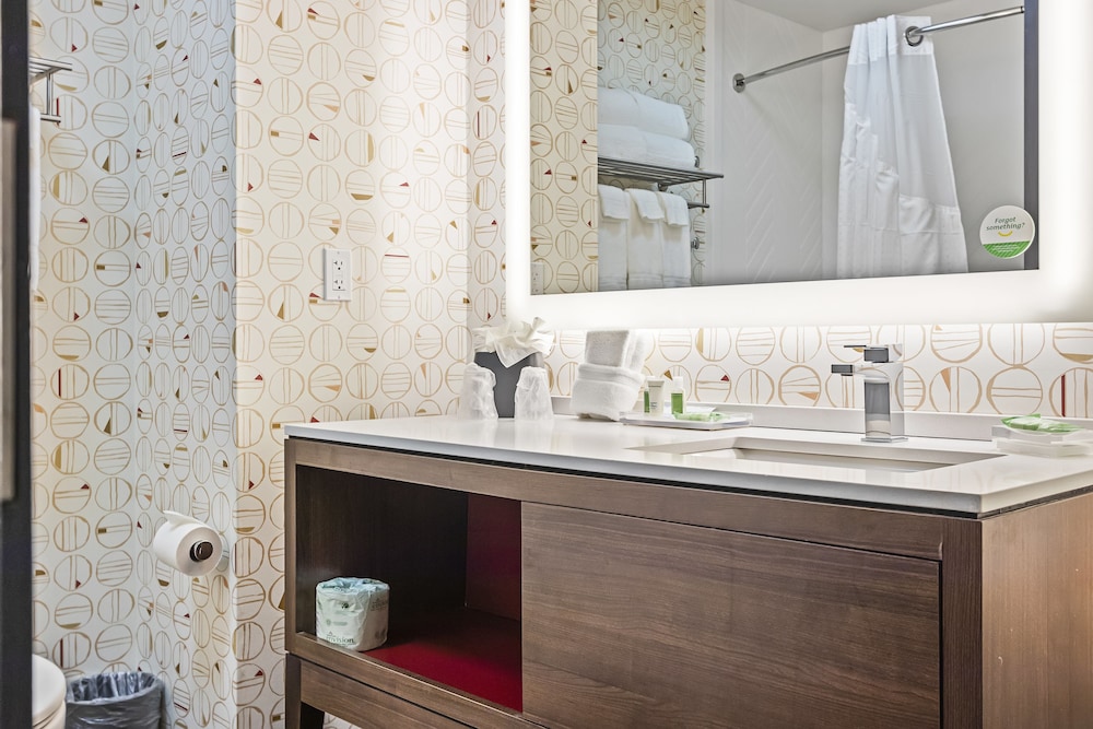 Holiday Inn St. Petersburg West by IHG — Hotel rooms in Gulfport, Florida