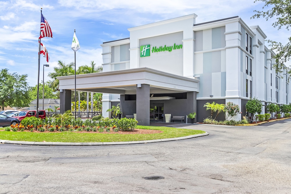 Holiday Inn St. Petersburg West by IHG — Hotel building in Gulfport, Florida
