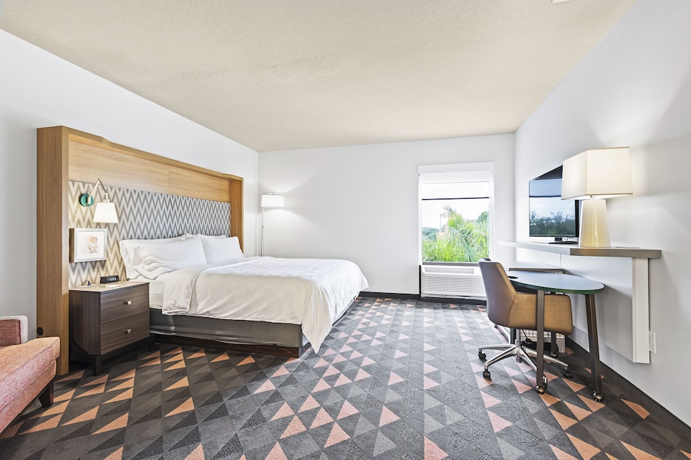 Holiday Inn St. Petersburg West by IHG — Hotel rooms in Gulfport, Florida
