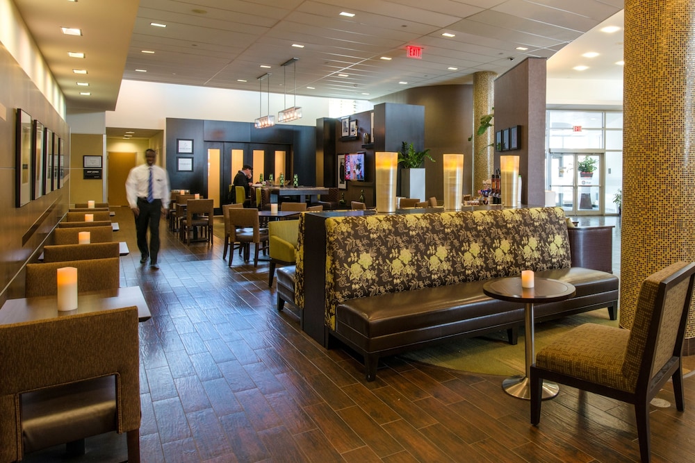 Hampton Inn & Suites Boston Crosstown Center — Restaurant & bars in Boston, Massachusetts