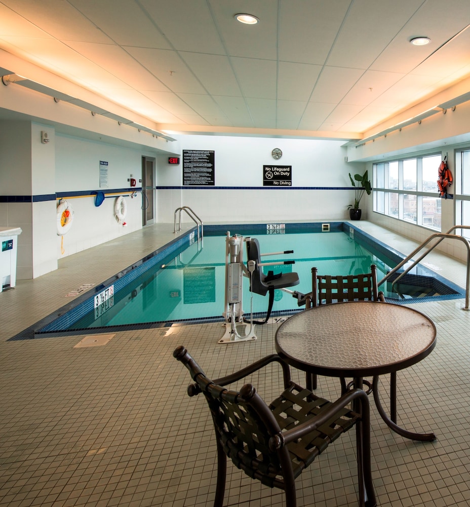 Hampton Inn & Suites Boston Crosstown Center — Swimming pool in Boston, Massachusetts