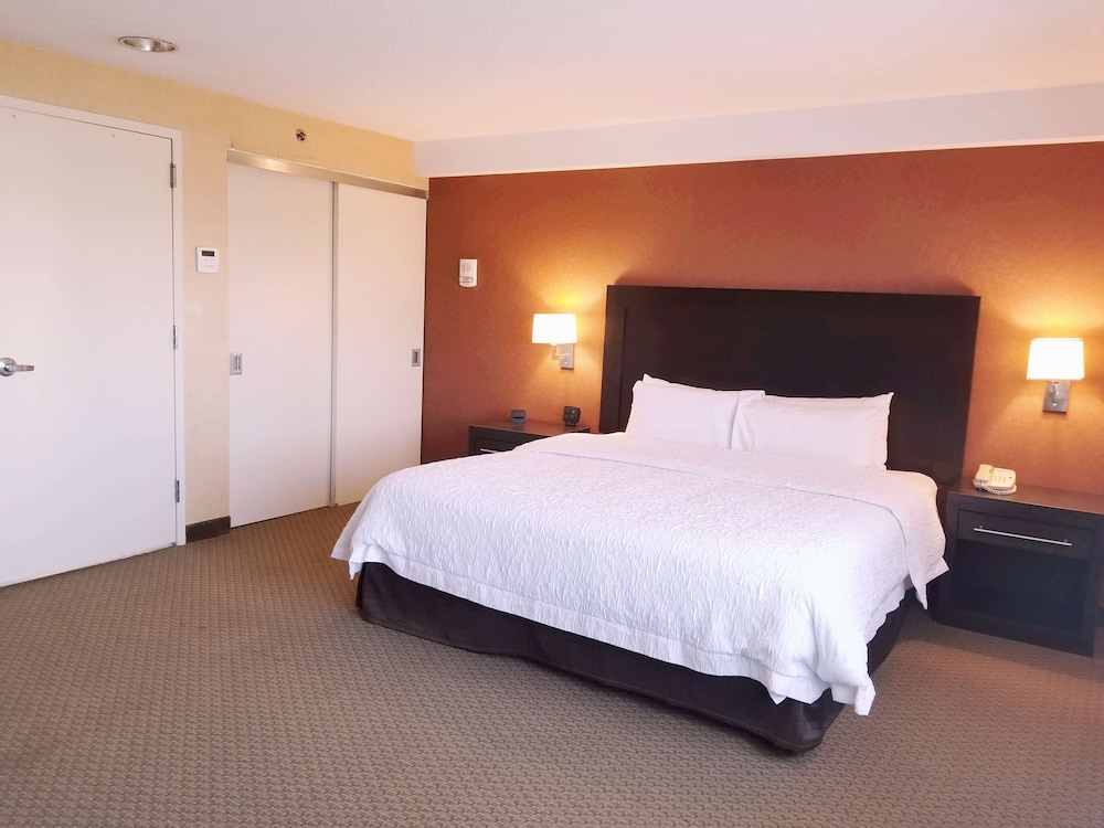 Hampton Inn & Suites Boston Crosstown Center — Hotel rooms in Boston, Massachusetts