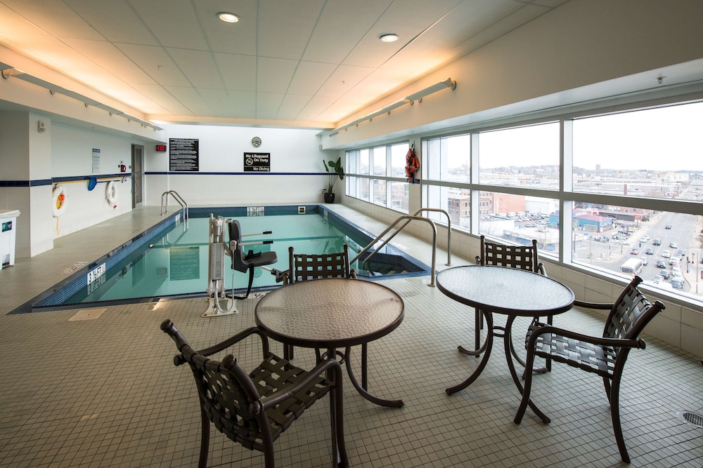 Hampton Inn & Suites Boston Crosstown Center — Swimming pool in Boston, Massachusetts