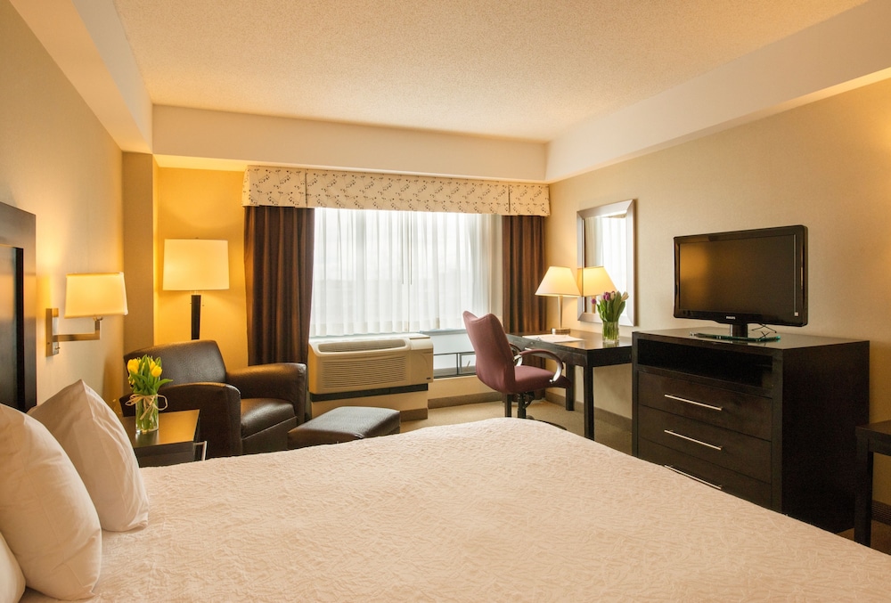 Hampton Inn & Suites Boston Crosstown Center — Hotel rooms in Boston, Massachusetts