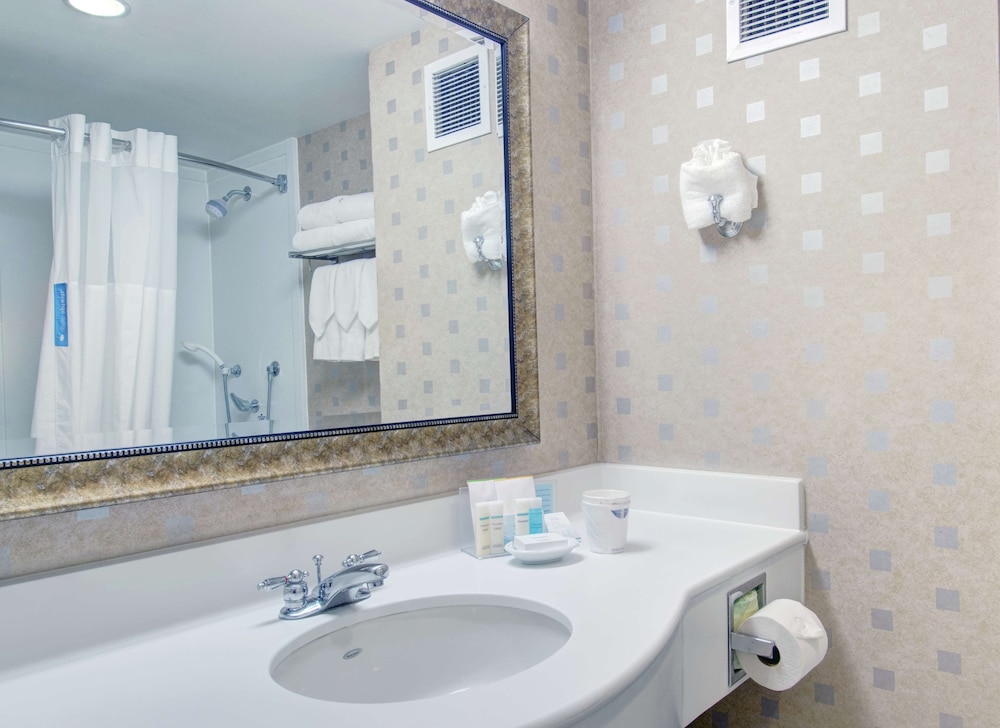 Hampton Inn & Suites Boston Crosstown Center — Hotel rooms in Boston, Massachusetts