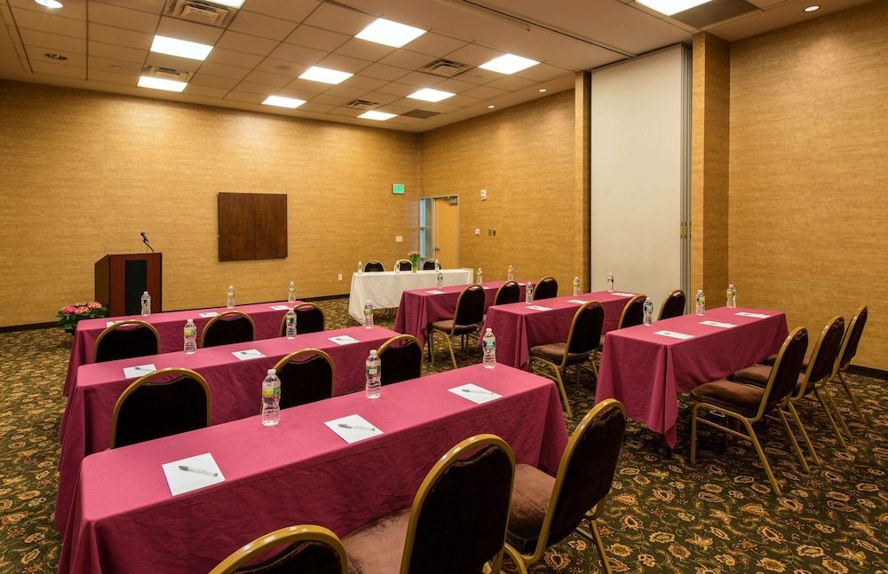 Hampton Inn & Suites Boston Crosstown Center — Hotel building in Boston, Massachusetts