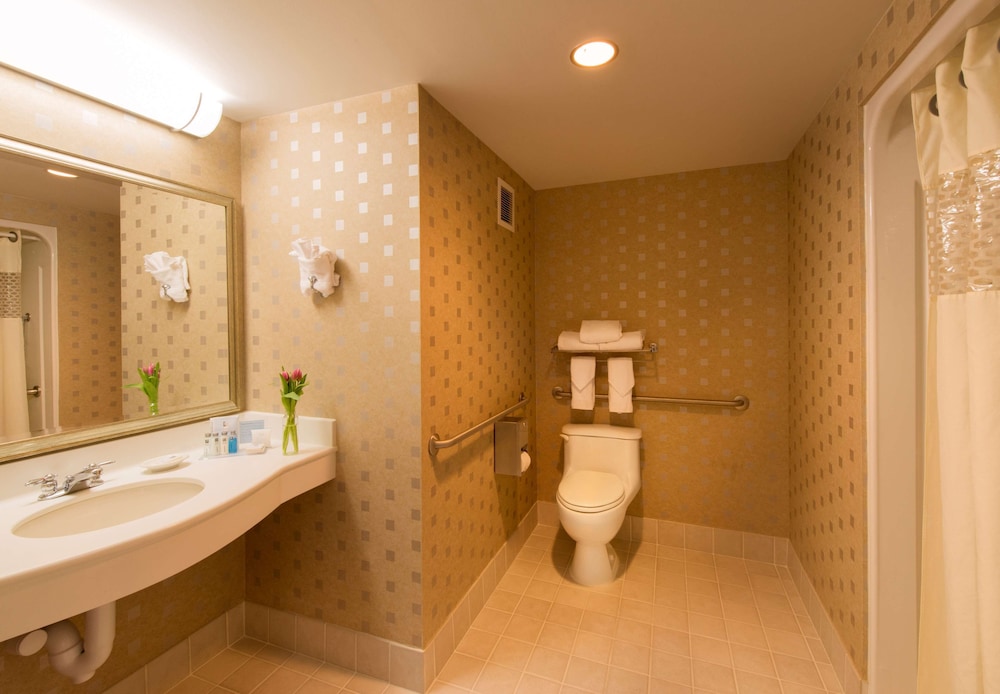 Hampton Inn & Suites Boston Crosstown Center — Hotel rooms in Boston, Massachusetts