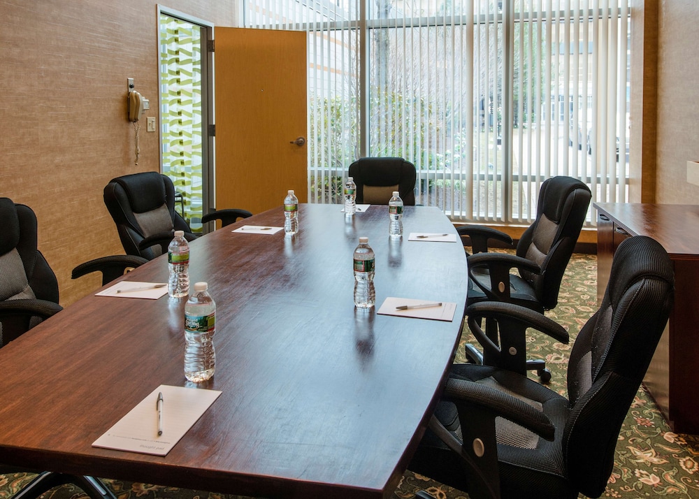 Hampton Inn & Suites Boston Crosstown Center — Hotel building in Boston, Massachusetts