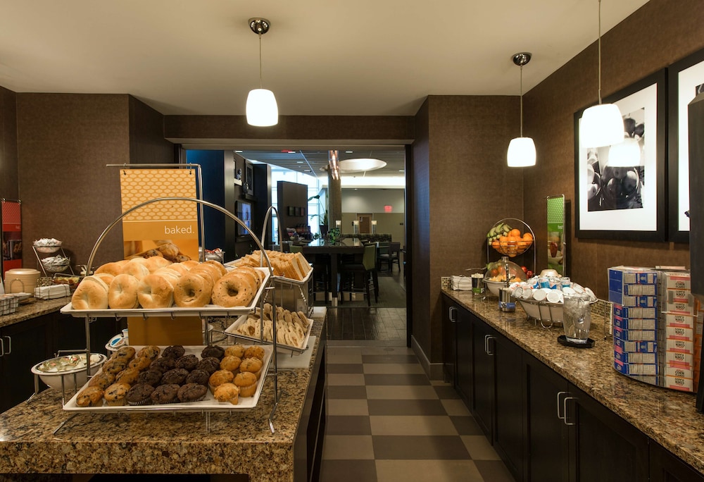Hampton Inn & Suites Boston Crosstown Center — Restaurant & bars in Boston, Massachusetts