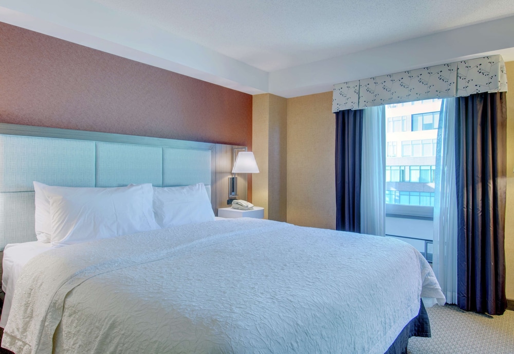 Hampton Inn & Suites Boston Crosstown Center — Hotel rooms in Boston, Massachusetts