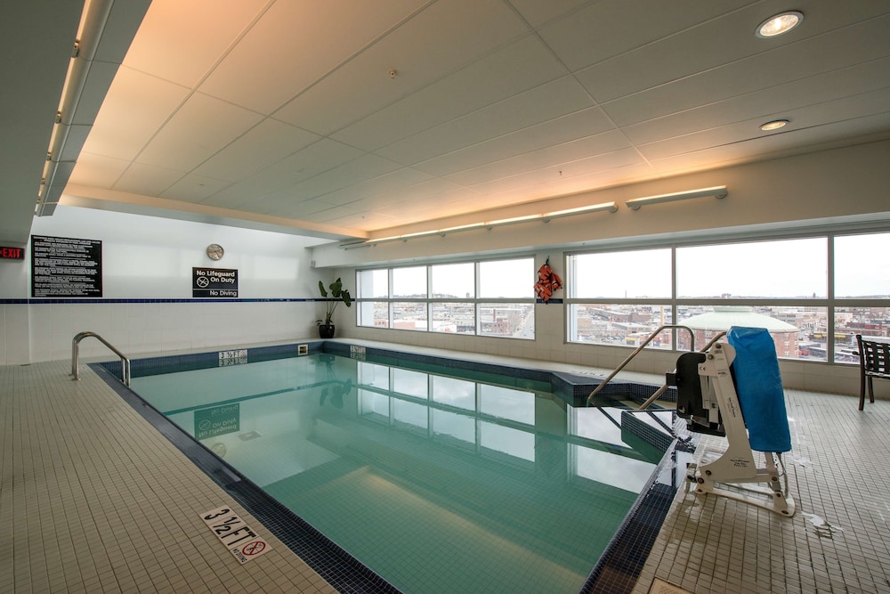 Hampton Inn & Suites Boston Crosstown Center — Swimming pool in Boston, Massachusetts