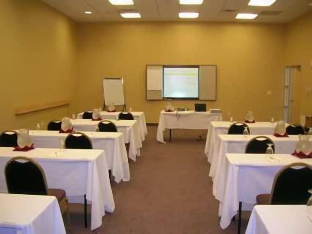 Hampton Inn & Suites Boston Crosstown Center — Hotel building in Boston, Massachusetts