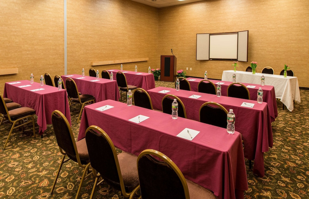Hampton Inn & Suites Boston Crosstown Center — Hotel building in Boston, Massachusetts