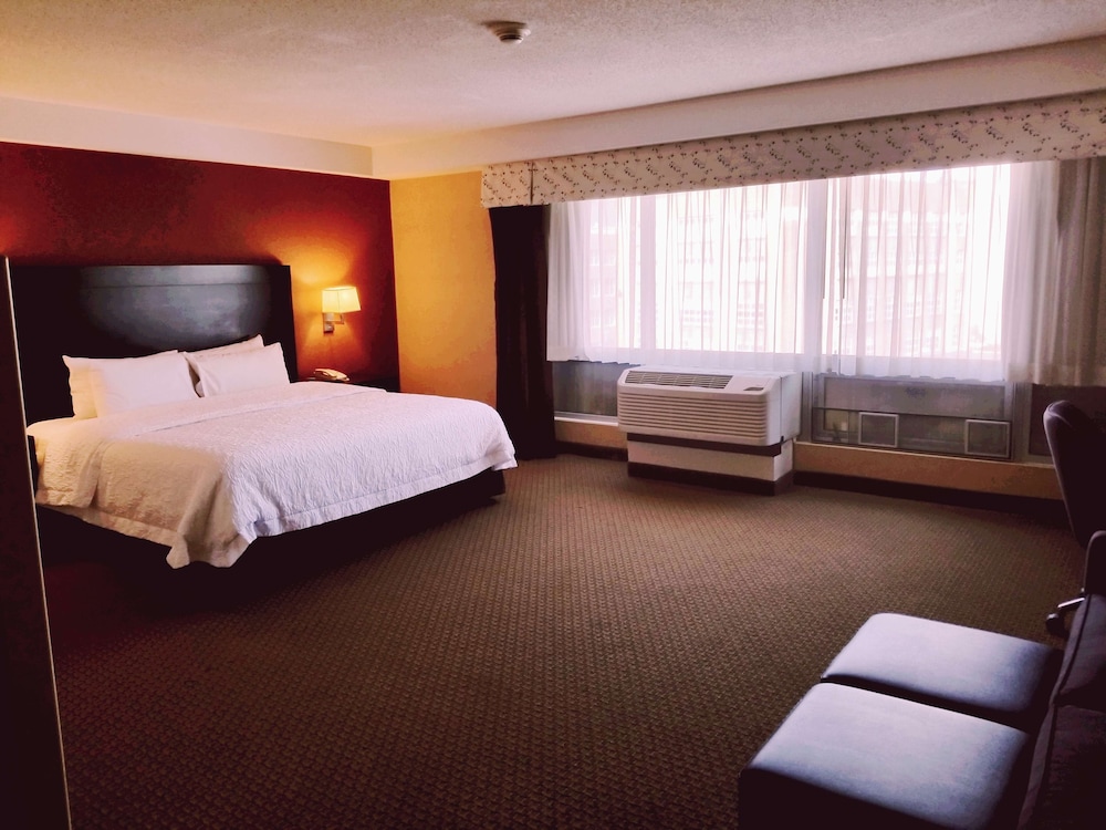 Hampton Inn & Suites Boston Crosstown Center — Hotel rooms in Boston, Massachusetts